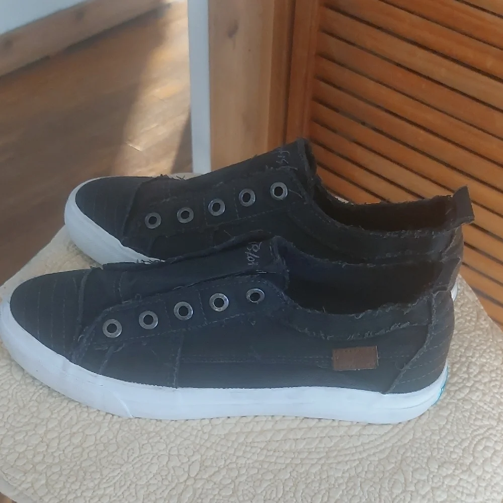 Women's Black Canvas Slip-On Sneakers - Picture 4 of 8